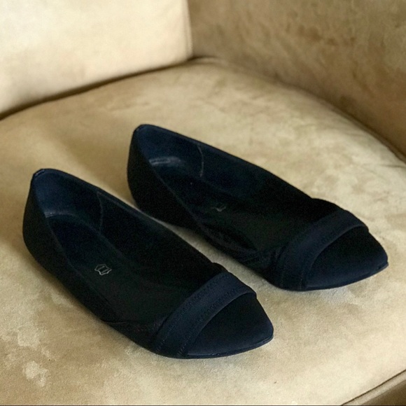 ⬇️ PRICE DROP! ALDO Black Pointy Neoprene Flats - Picture 7 of 7